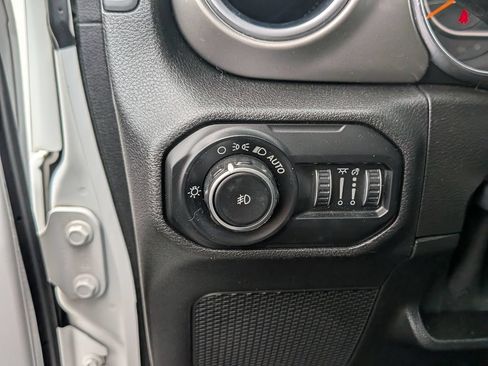 Used 2021 Jeep Wrangler Unlimited Sahara AWD/4WD image 17