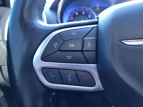 Used 2017 Chrysler 300 C image 22