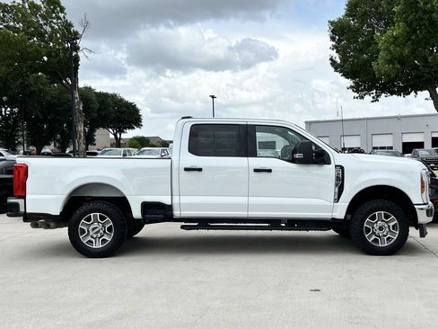 Used 2025 Ford F250 XLT AWD/4WD image 3