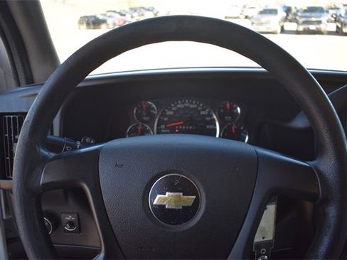 Used 2015 Chevrolet Express 3500 Extended image 19