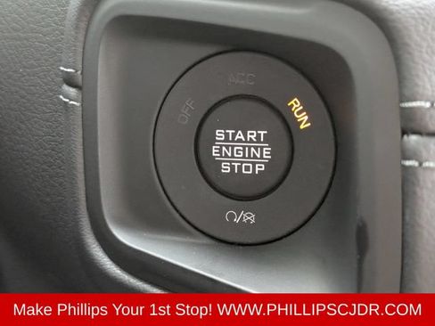 Certified 2025 Jeep Wrangler Unlimited Rubicon AWD/4WD image 28