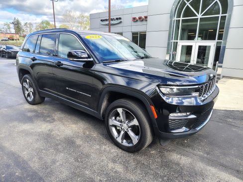 Certified 2024 Jeep Grand Cherokee Limited AWD/4WD image 2