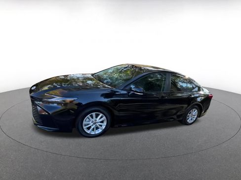 Used 2025 Toyota Camry LE image 8