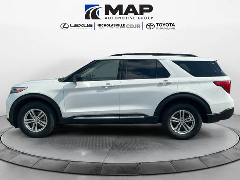 Used 2023 Ford Explorer XLT w/ Equipment Group 202A AWD/4WD image 2