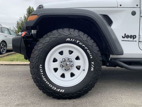 Used 2025 Jeep Wrangler Sport image 18