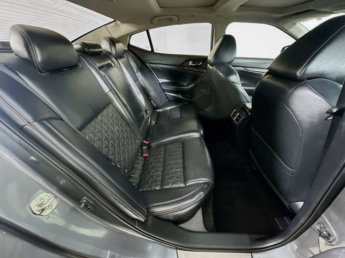 Used 2016 Nissan Maxima Platinum FWD image 5