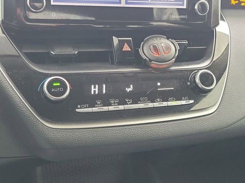Used 2021 Toyota Corolla LE image 23