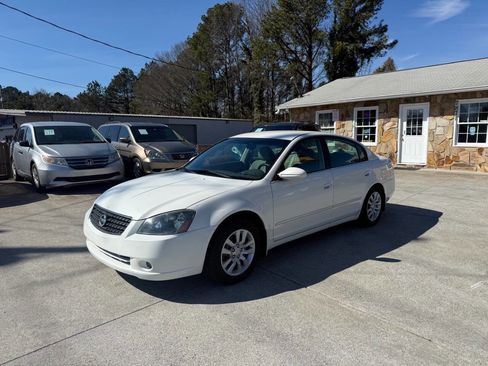 Used 2005 Nissan Altima 2.5 S w/ (S02) Side Airbags Pkg image 3