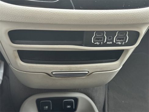 Certified 2021 Chrysler Pacifica Touring image 34