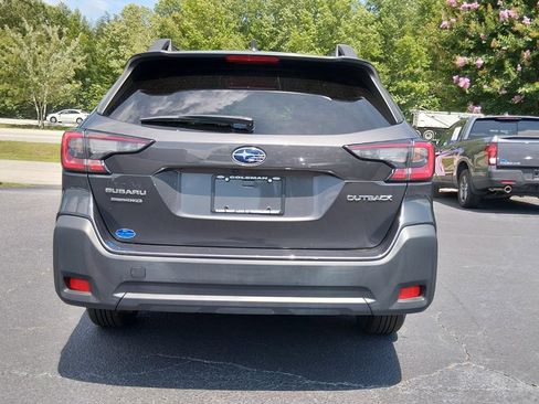 Used 2023 Subaru Outback Premium AWD/4WD image 6