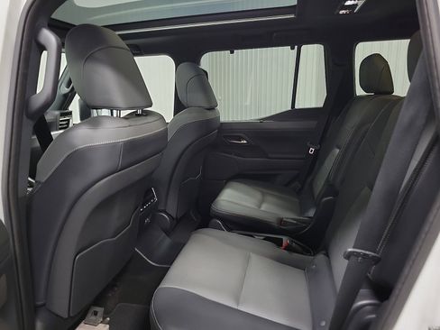 Used 2024 Lexus GX 550 w/ Cold Area Package image 9