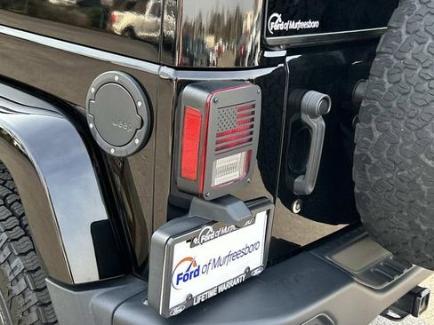 Used 2017 Jeep Wrangler Unlimited Rubicon image 11
