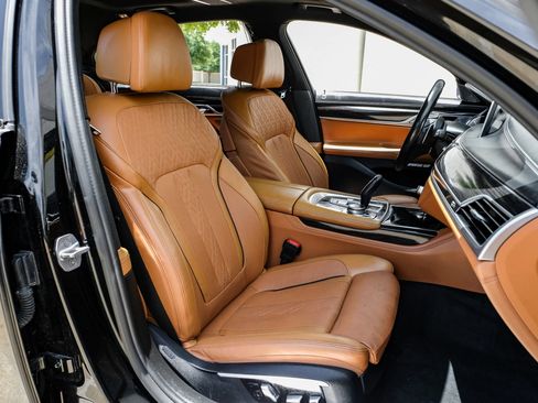 Used 2016 BMW 750i RWD image 32