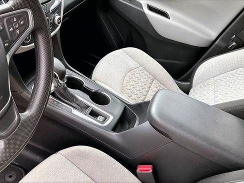 Used 2023 Chevrolet Equinox LS w/ LS Convenience Package FWD image 9
