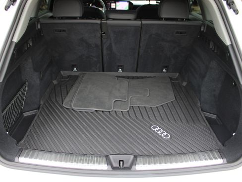 Certified 2025 Audi Q5 Premium w/ Convenience Package image 28