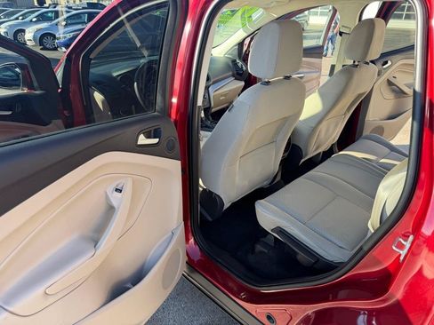 Used 2017 Ford Escape SE w/ Equipment Group 201A FWD image 10