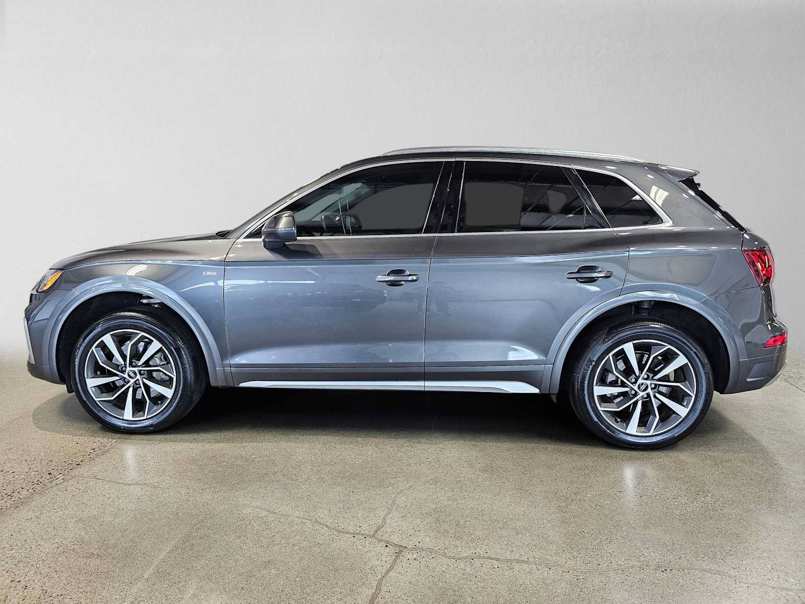 Used 2023 Audi Q5 2.0T Premium Plus w/ Premium Plus Package AWD/4WD image 6