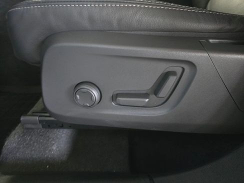 Certified 2023 Volvo XC40 B5 Plus w/ Driver Assist Package image 23