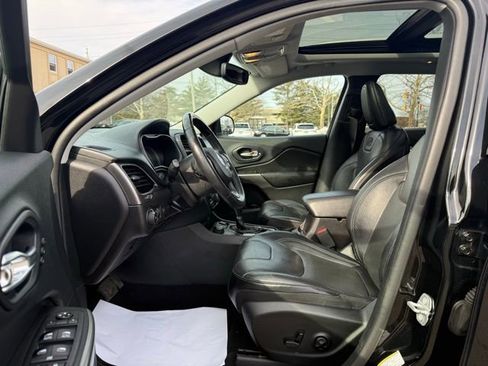 Used 2019 Jeep Cherokee Overland w/ Technology Group image 20