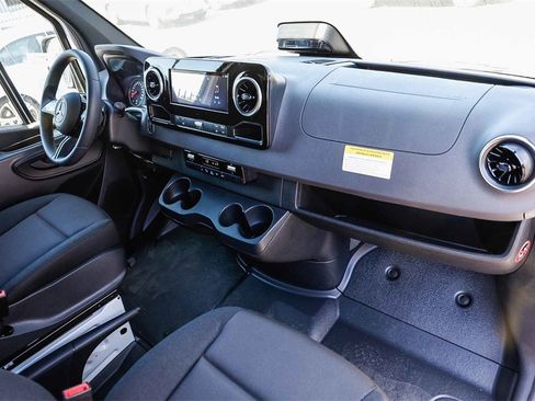 New 2025 Mercedes-Benz Sprinter 2500 image 10