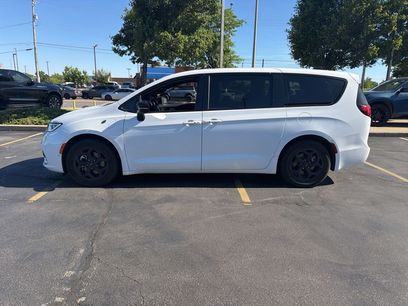 Used 2024 Chrysler Pacifica Limited