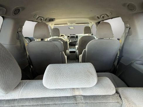 Used 2012 Toyota Sienna LE w/ Towing Pkg image 12