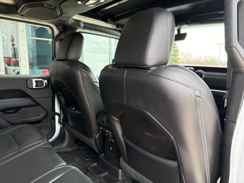 Used 2019 Jeep Wrangler Unlimited Sahara w/ Quick Order Package 24M Moab image 28