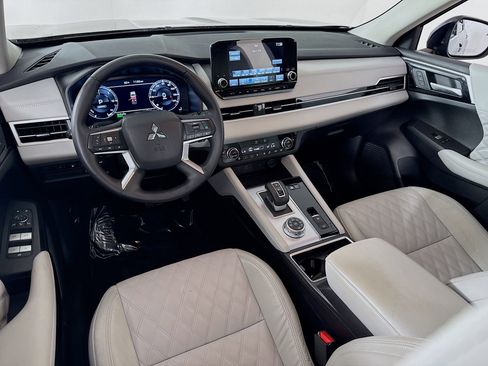 Used 2025 Mitsubishi Outlander SEL AWD/4WD image 19