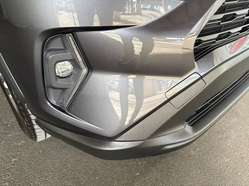 Used 2025 Toyota RAV4 XLE FWD image 12