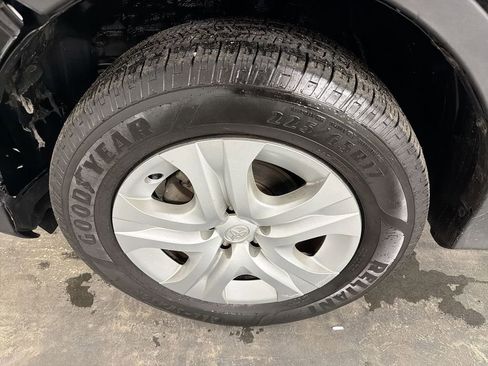 Used 2015 Toyota RAV4 LE image 29