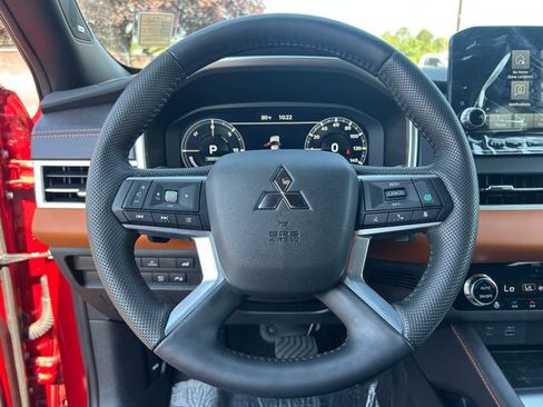Used 2025 Mitsubishi Outlander 4WD Plug-In Hybrid image 23