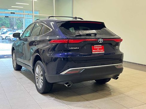 Certified 2021 Toyota Venza XLE image 4