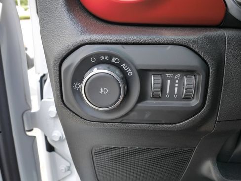 Used 2022 Jeep Wrangler Unlimited Rubicon w/ Cold Weather Group AWD/4WD image 22