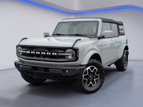 Used 2022 Ford Bronco Outer Banks image 2