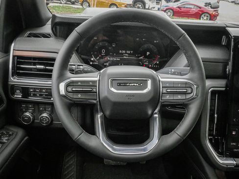 Used 2026 GMC Yukon Denali w/ Sun & Power Step Package AWD/4WD image 18