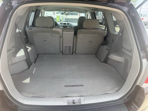 Used 2012 Toyota Highlander FWD w/ Tech Pkg image 8