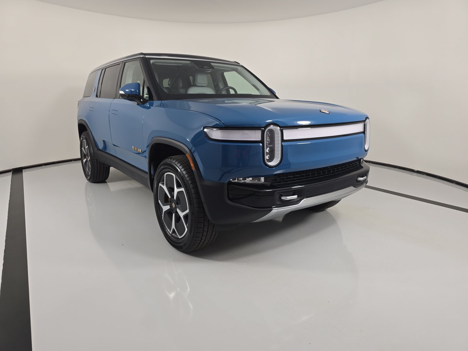 Used 2023 Rivian R1S Adventure Quad AWD/4WD image 7