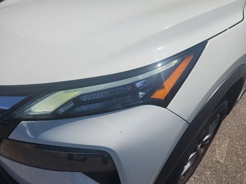 Used 2024 Nissan Rogue S FWD image 5