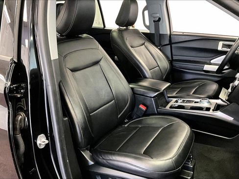Certified 2022 Ford Explorer Limited w/ Limited Technology Package image 7
