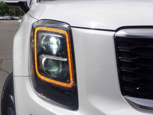 Used 2022 Kia Telluride SX FWD image 3