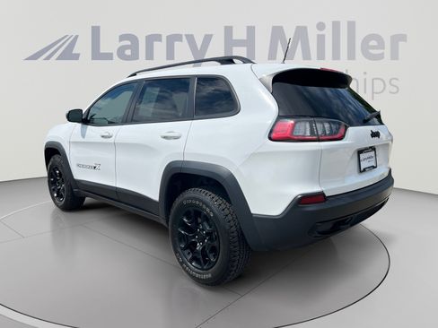 Used 2022 Jeep Cherokee Latitude AWD/4WD image 3