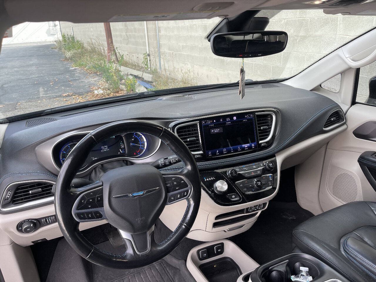 Used 2021 Chrysler Pacifica Touring-L FWD image 14