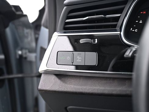 Used 2023 Audi Q8 Premium Plus w/ Premium Plus Package image 22