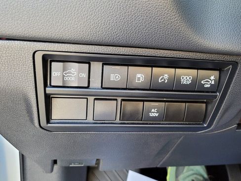 Used 2024 Toyota Tundra Limited AWD/4WD image 26