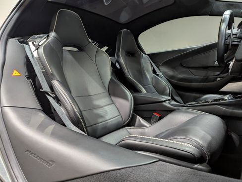 Used 2022 McLaren GT image 17