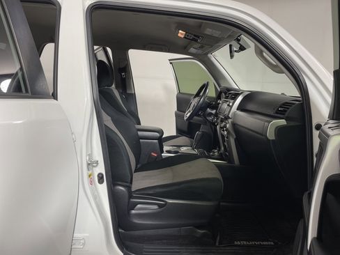 Used 2018 Toyota 4Runner SR5 image 23