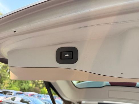 Used 2019 Nissan Rogue SL w/ Premium Package AWD/4WD image 16