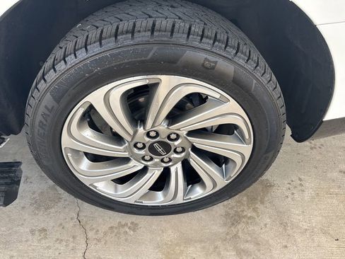 Used 2023 Lincoln Navigator Reserve image 21