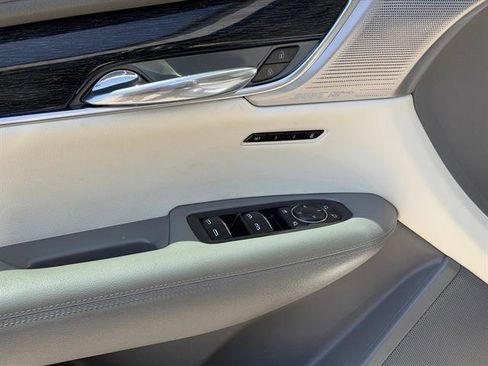 Certified 2022 Cadillac XT6 Premium Luxury w/ Technology Package AWD/4WD image 18