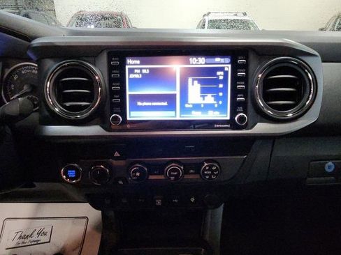 Used 2020 Toyota Tacoma TRD Off-Road w/ Technology Package image 15